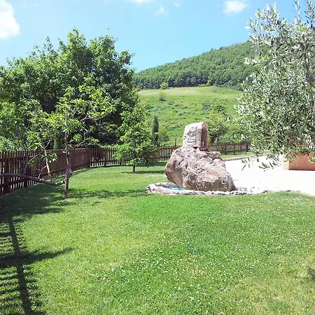مزرعة للإقامة La Rocca Dei Briganti